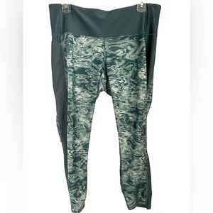 Under Armor Athletic Heatgear Leggings  - XL